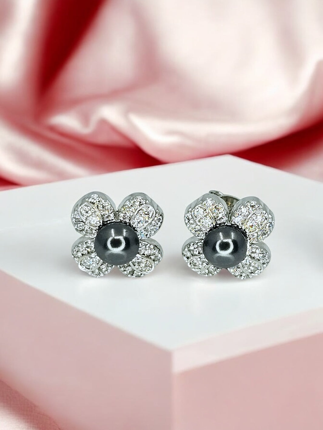 Flower shaped with Pearl Silver Earring - PSA Jewels