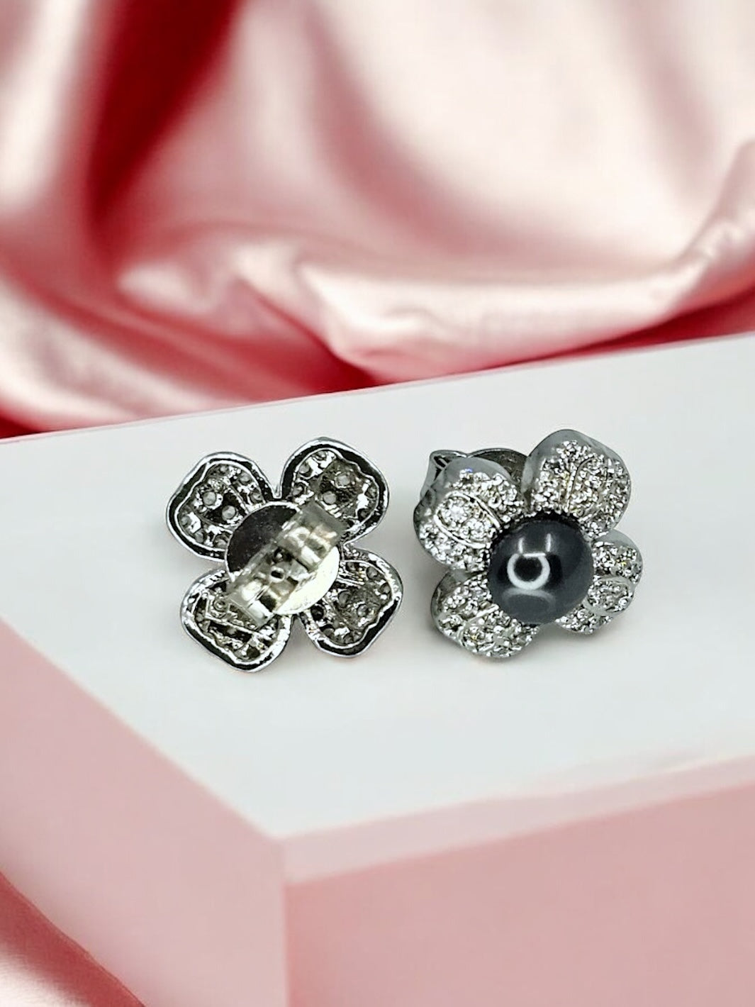 Flower shaped with Pearl Silver Earring - PSA Jewels
