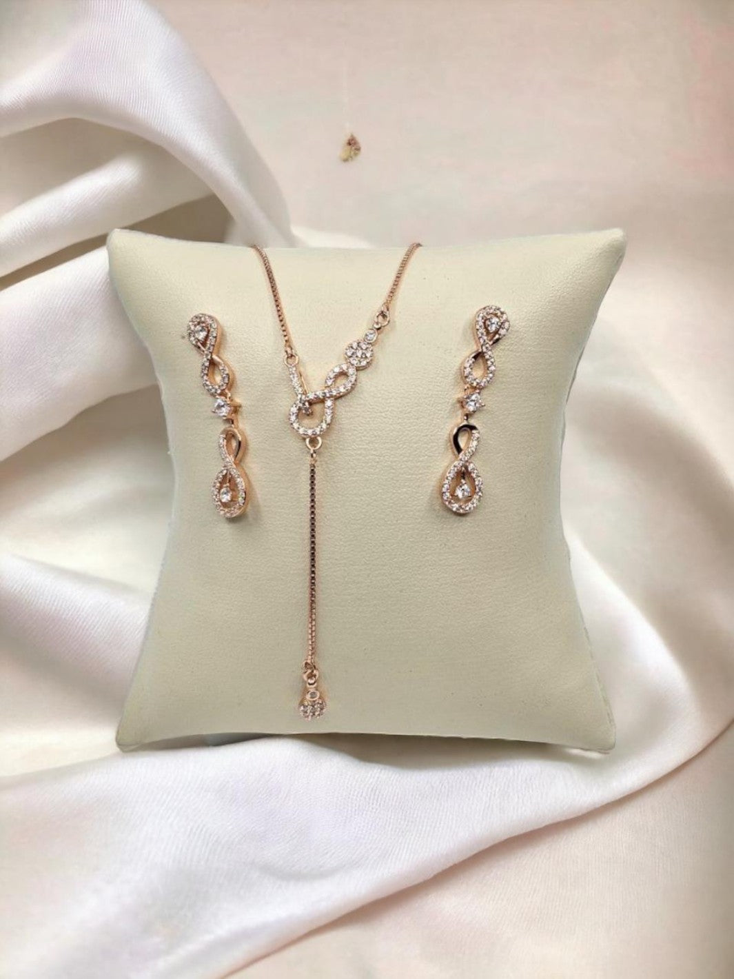 Infinite Elegance Rose Gold-Plated Pendant set