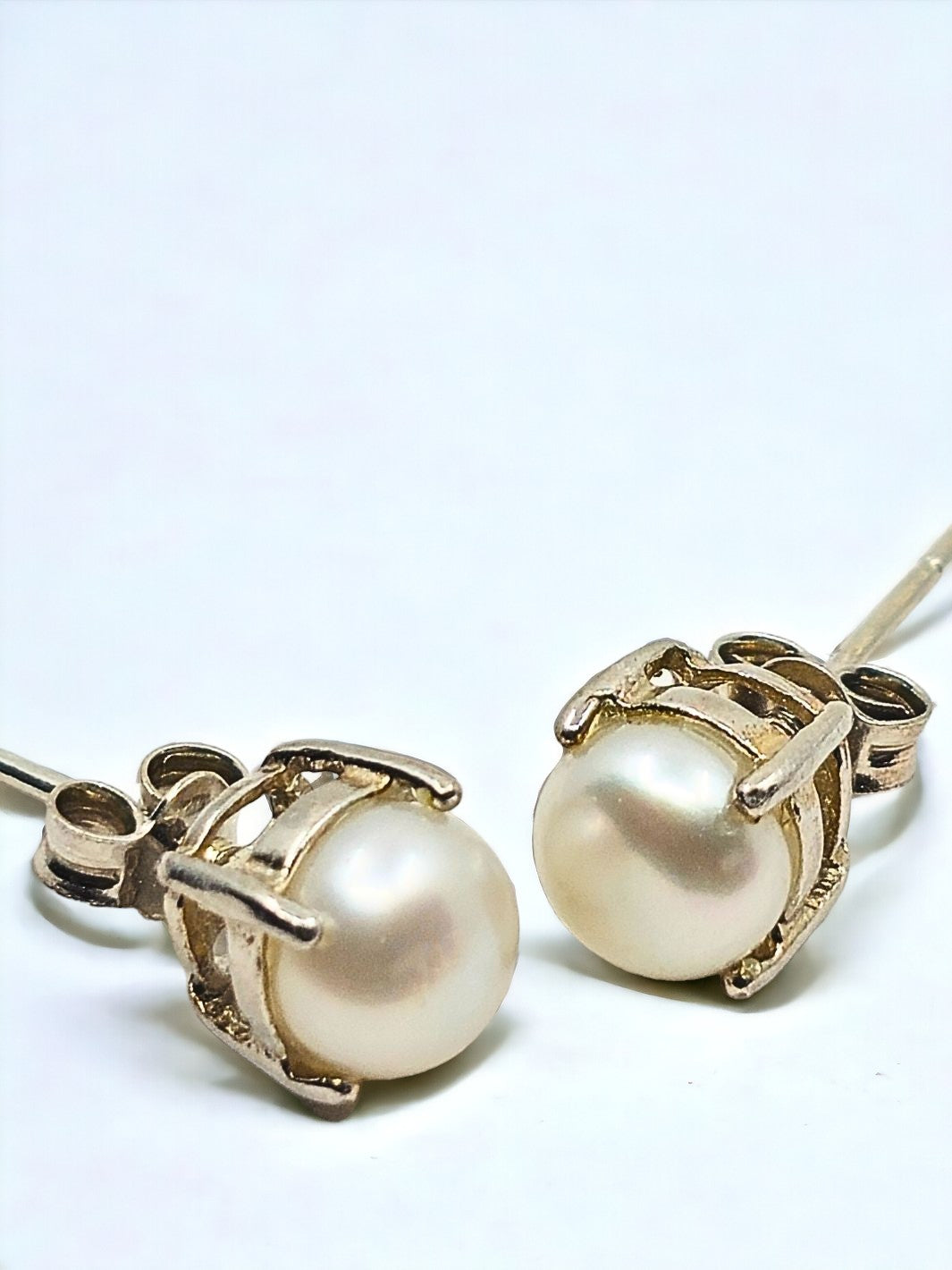 Natural Button Pearl Earring