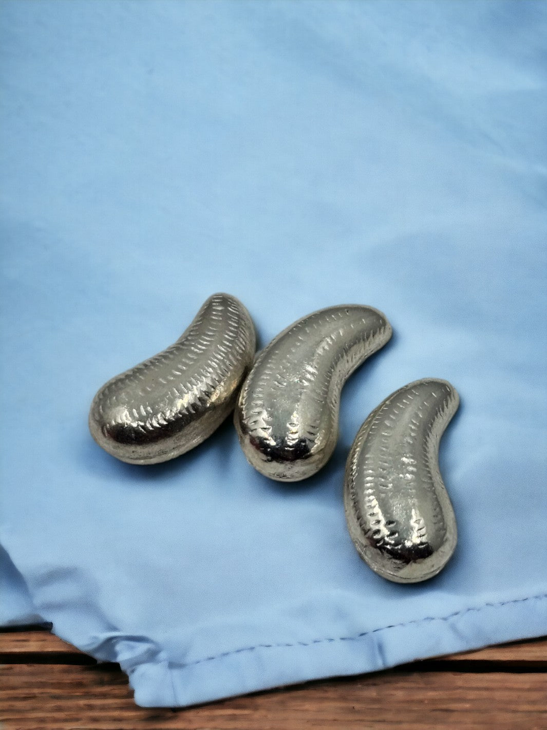 Silver Cashew / Kaaju (3 pieces)