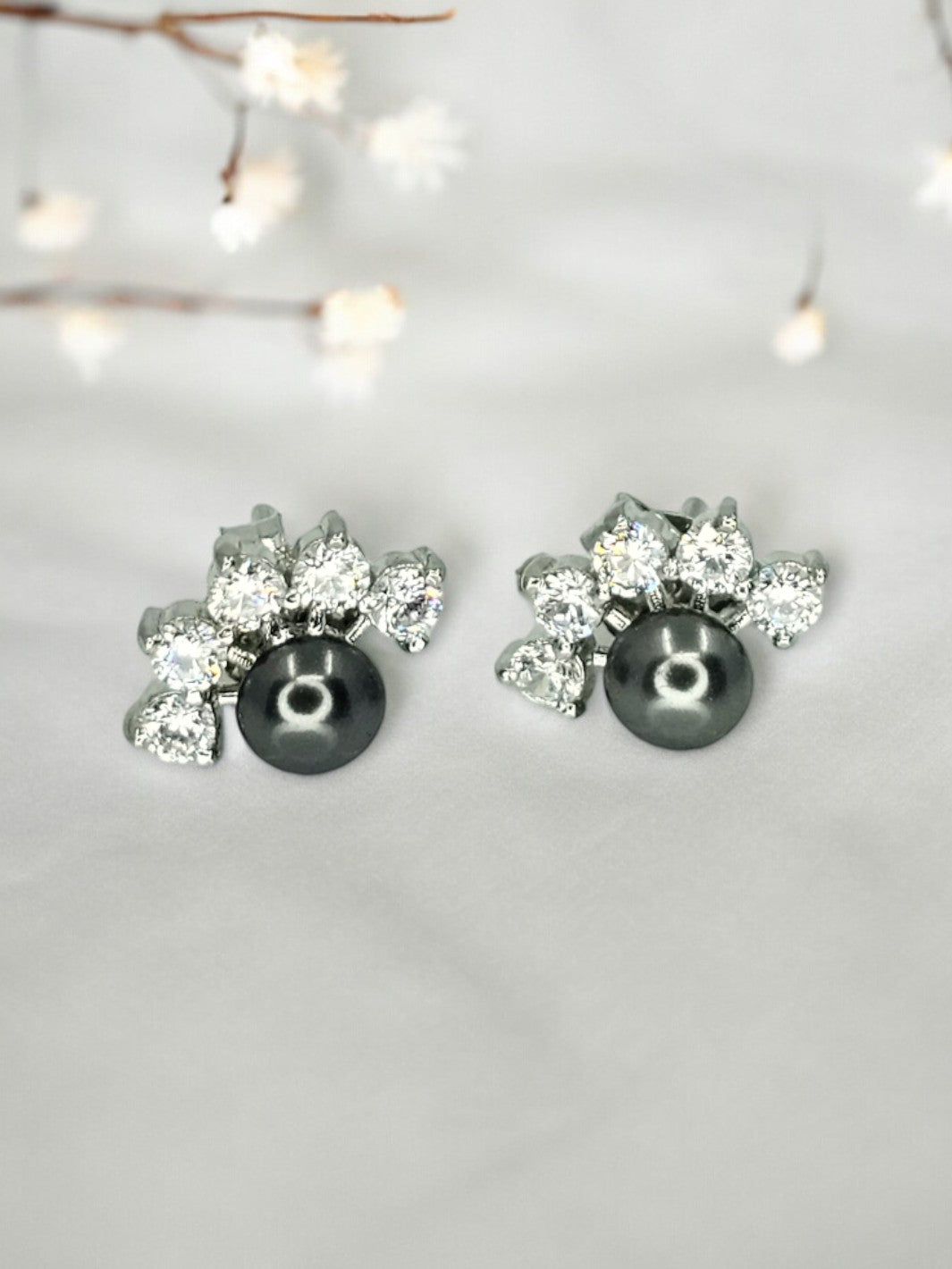 Flower shaped pearl Silver Earring