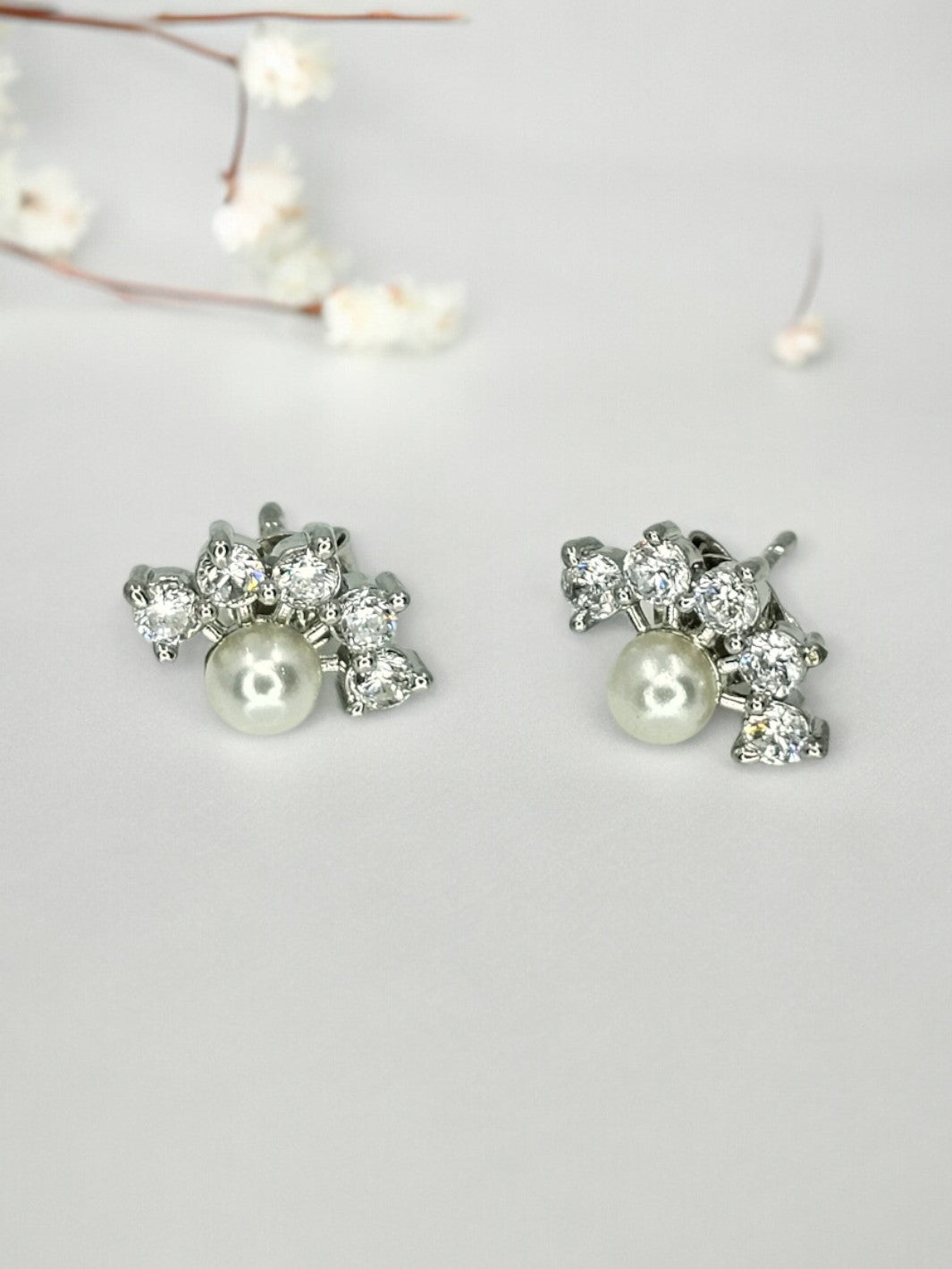 Flower shaped pearl Silver Earring