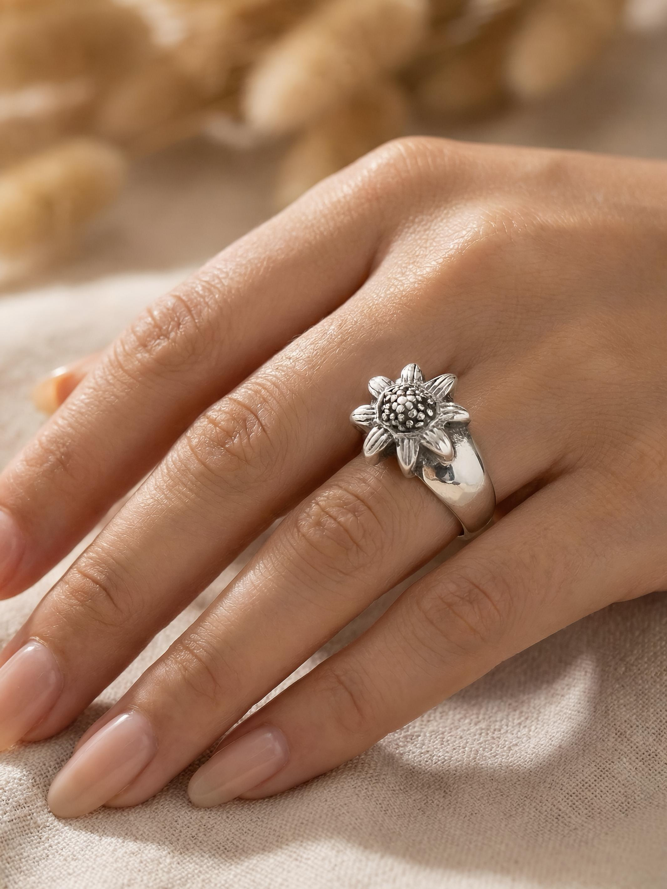 Marcasite Flower Shaped Pure Silver Ring