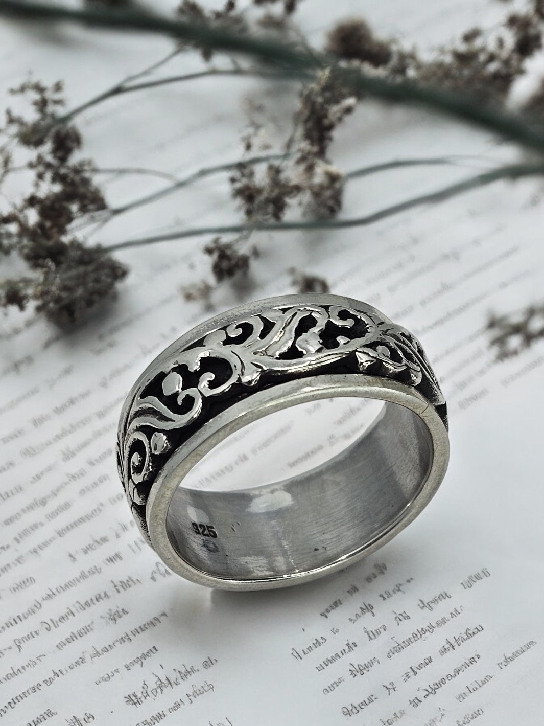 Artistic Swirl Rotating Band Ring